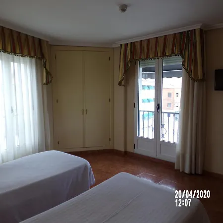 Hotel Real De Castilla Ii 2*